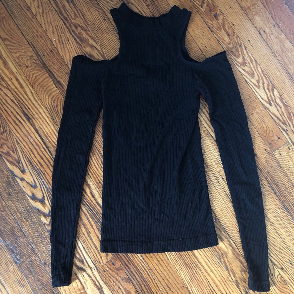 Free People Black cold shoulder top XS